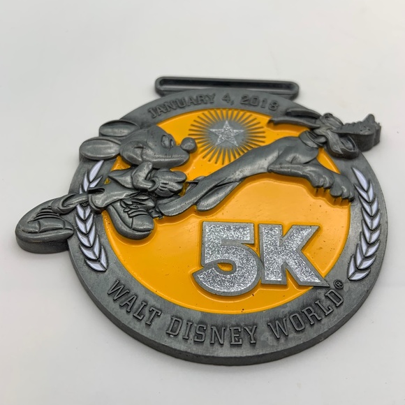 Disney Walt Disney World Mickey & Pluto 5K January 2018 Pewter Medal - Picture 2 of 9